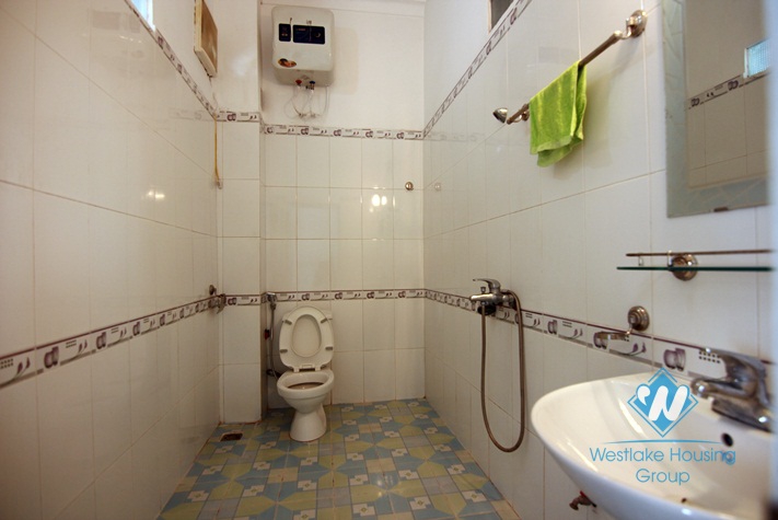 Cheap three bedrooms house for rent in Nghi Tam street, Tay Ho, Ha Noi